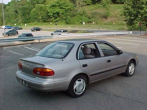 Used 1999 Chevrolet Prizm w/ Preferred Equipment Group 3 FWD image 5