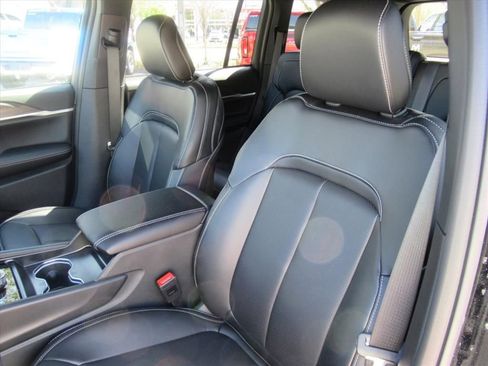 New 2026 Jeep Grand Cherokee Limited w/ Luxury Tech Group II RWD image 16
