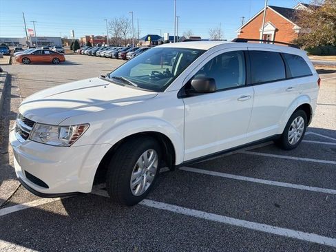 Used 2018 Dodge Journey SE image 2
