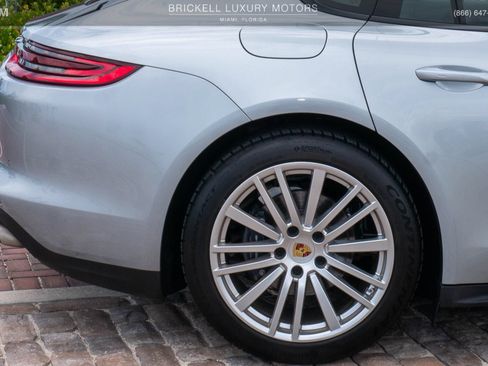 Used 2019 Porsche Panamera RWD image 50