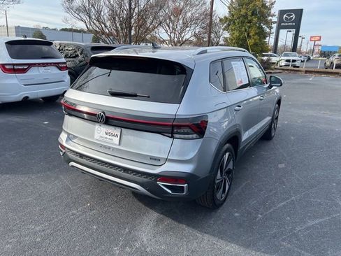 Used 2025 Volkswagen Taos SE image 5