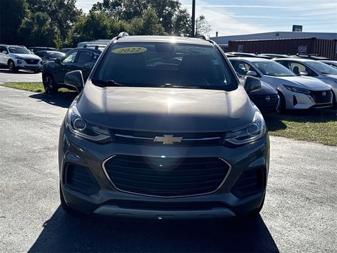 Used 2022 Chevrolet Trax LT w/ LT Convenience Package image 3