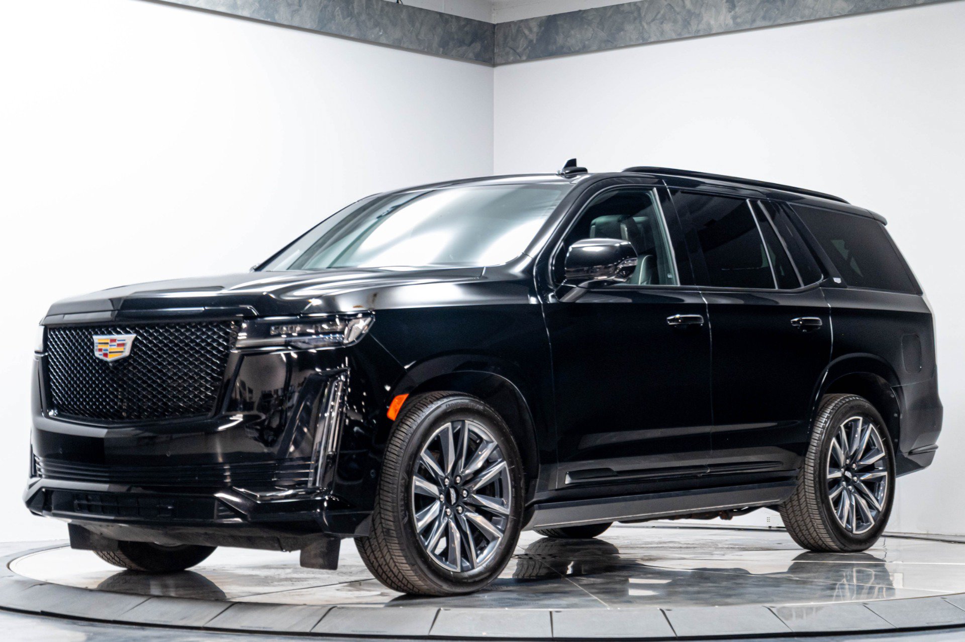 Used 2024 Cadillac Escalade Sport Platinum AWD/4WD image 2