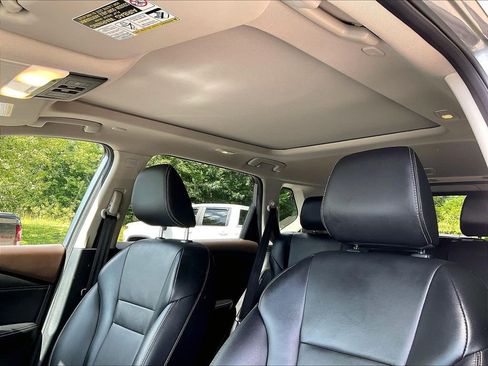 Used 2023 Nissan Rogue SL AWD/4WD image 7