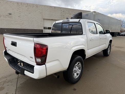 Certified 2022 Toyota Tacoma SR image 5