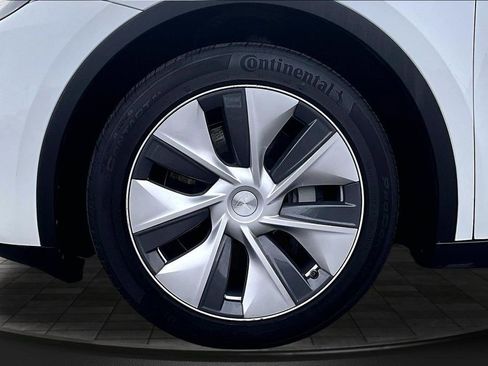 Used 2023 Tesla Model Y Long Range image 9