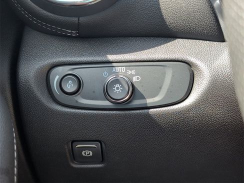 Used 2023 Chevrolet Blazer LT image 27