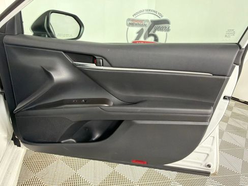 Used 2023 Toyota Camry SE image 14