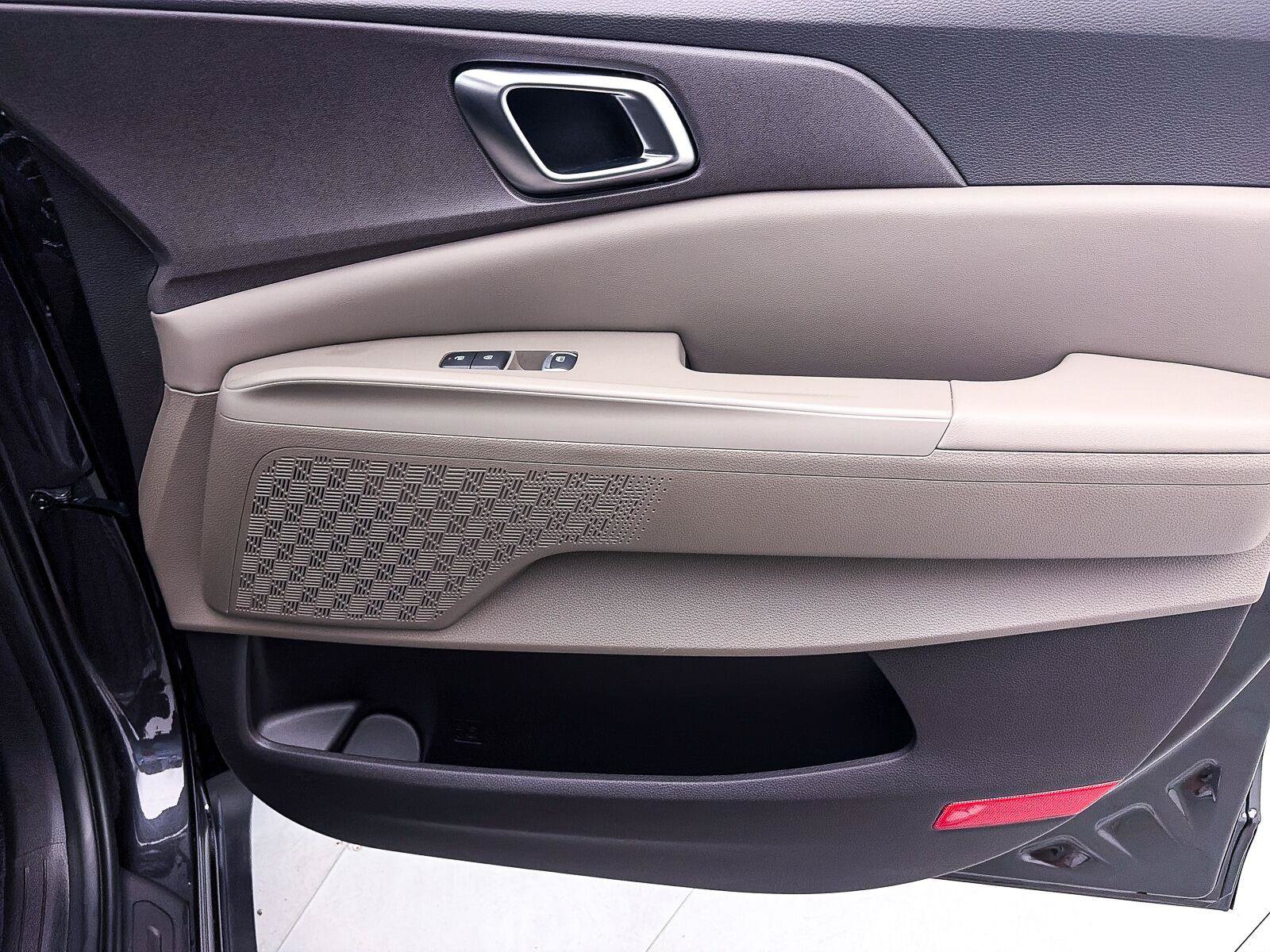 Used 2026 Kia Carnival EX FWD image 34