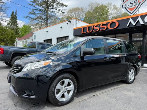 Used 2015 Toyota Sienna L FWD image 3