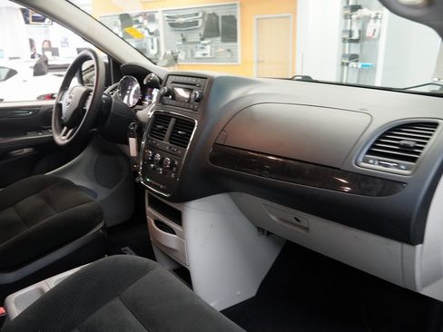 Used 2016 Dodge Grand Caravan SE w/ Quick Order Package 29E SE image 30