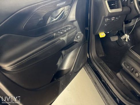 Used 2024 GMC Terrain SLT AWD/4WD image 7