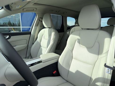 New 2026 Volvo XC60 B5 Ultra w/ Climate Package image 19