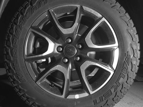 Used 2025 Jeep Compass Trailhawk AWD/4WD image 12
