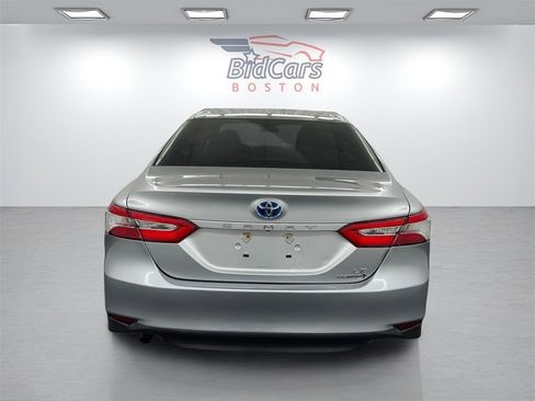 Used 2018 Toyota Camry LE image 5
