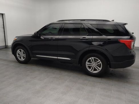 Used 2023 Ford Explorer XLT image 3