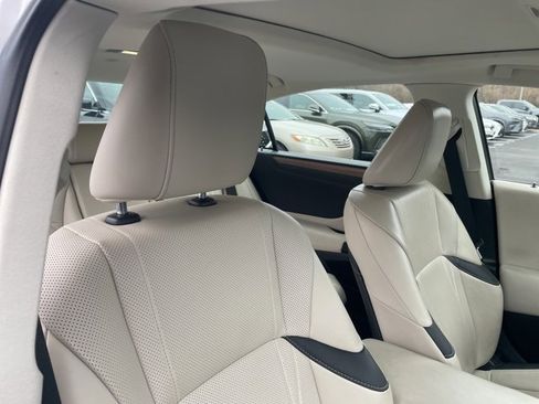 Used 2023 Lexus ES 300h w/ Luxury Package image 7