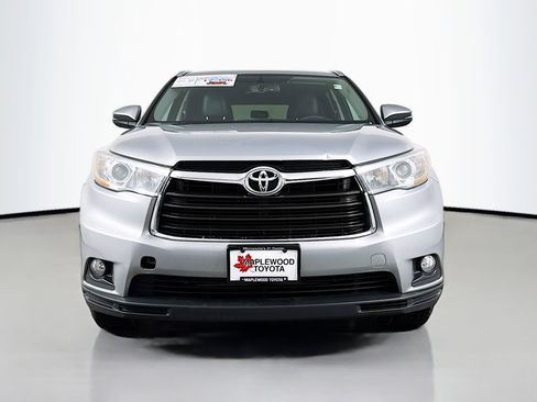 Used 2016 Toyota Highlander XLE AWD/4WD image 2