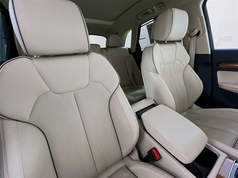 Used 2023 Audi Q5 2.0T Prestige w/ Prestige Package image 29