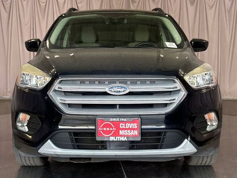 Used 2018 Ford Escape SE w/ Ford Safe & Smart Package FWD image 11