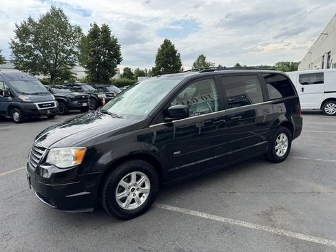 Used 2008 Chrysler Town & Country Touring FWD image 24