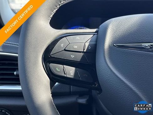 Certified 2025 Chrysler Pacifica Limited FWD image 31