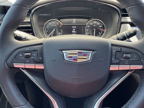 New 2025 Cadillac XT6 Luxury image 32