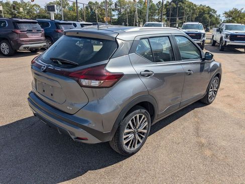 Used 2024 Nissan Kicks SV image 34