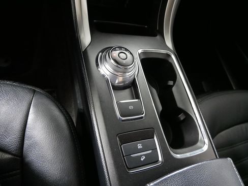 Used 2019 Ford Fusion SE image 24