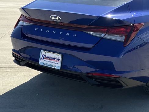 Used 2023 Hyundai Elantra SEL FWD image 6