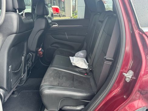 Used 2019 Jeep Grand Cherokee Laredo w/ Laredo X Package AWD/4WD image 14