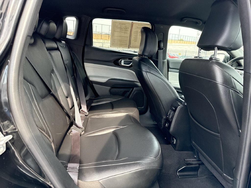 Used 2025 Jeep Compass Limited AWD/4WD image 32