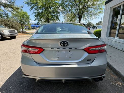 Used 2019 Toyota Camry SE image 5