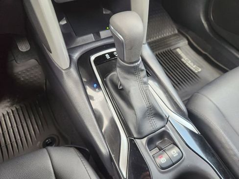 Certified 2025 Toyota Corolla Cross XLE FWD image 19