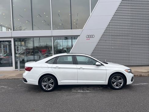 Used 2023 Volkswagen Jetta SE w/ Panoramic Sunroof Package image 17