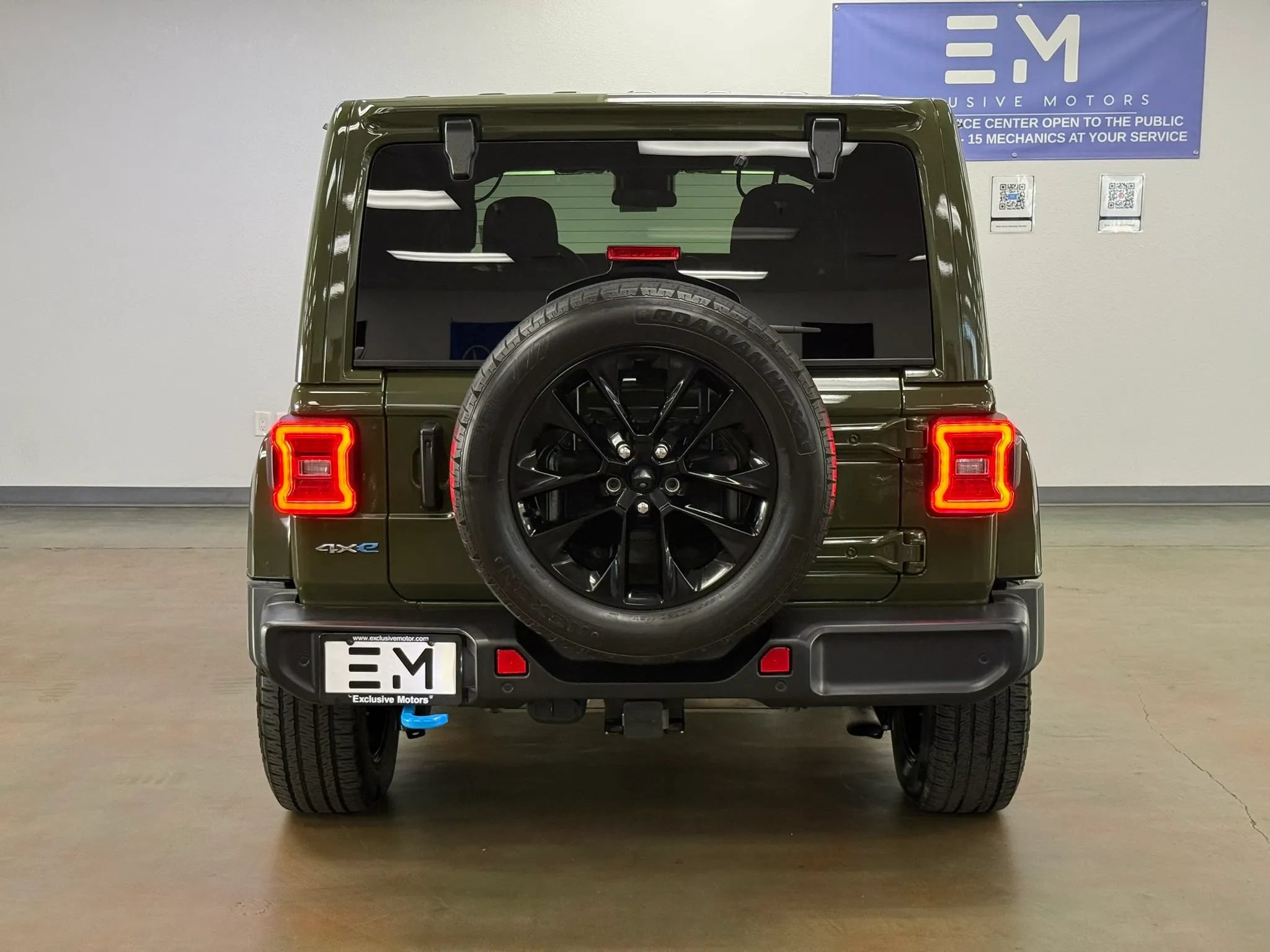 Used 2024 Jeep Wrangler Unlimited Sahara w/ Safety Group AWD/4WD image 6