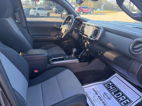 Used 2022 Toyota Tacoma TRD Sport image 14