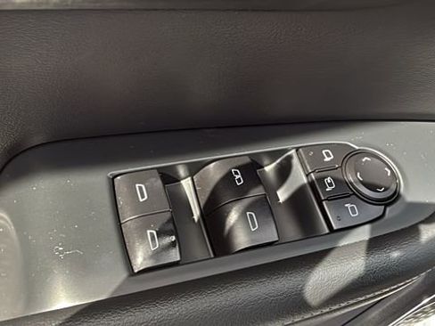 Used 2025 Buick Enclave Preferred AWD/4WD image 12