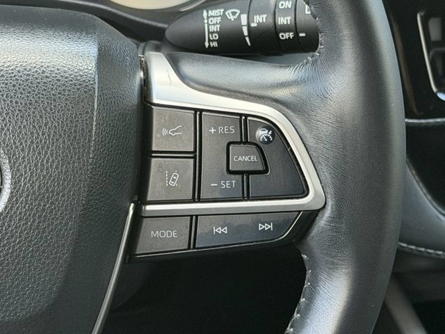 Used 2022 Toyota Highlander XSE FWD image 14