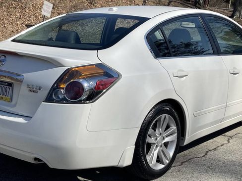 Used 2011 Nissan Altima 3.5 SR w/ 3.5SR Premium Pkg image 5