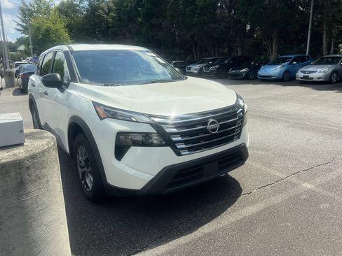 Used 2025 Nissan Rogue S FWD image 6