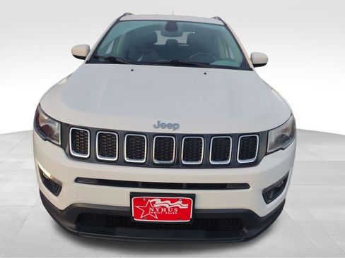 Used 2018 Jeep Compass Latitude w/ Cold Weather Group image 9