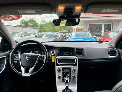 Used 2018 Volvo V60 T5 Cross Country w/ Convenience Package AWD/4WD image 12