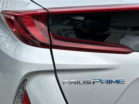 Used 2017 Toyota Prius Prime Advanced image 30