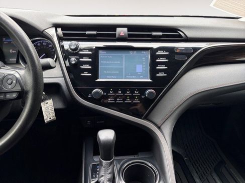 Used 2019 Toyota Camry LE FWD image 6