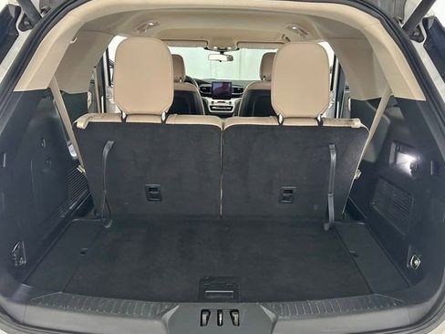 Used 2020 Ford Explorer XLT w/ Equipment Group 202A AWD/4WD image 15
