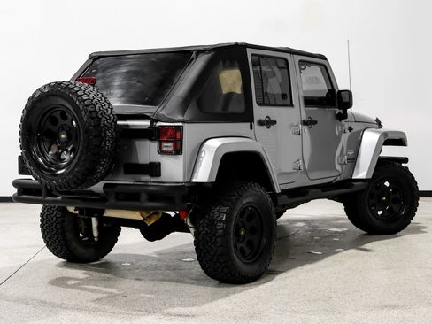 Used 2013 Jeep Wrangler Unlimited Sahara w/ Connectivity Group AWD/4WD image 6