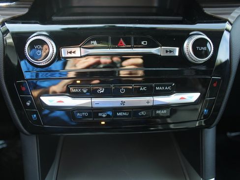 Used 2022 Ford Explorer Limited image 39