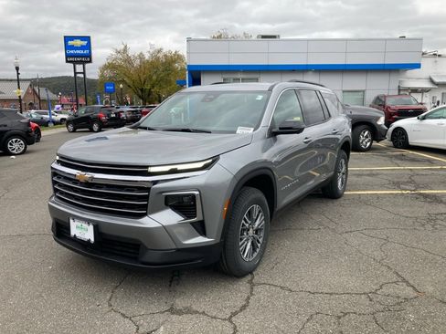 New 2026 Chevrolet Traverse LT w/ Driver Confidence Package FWD image 21