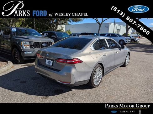 Used 2025 BMW 530i xDrive w/ Premium Package image 5